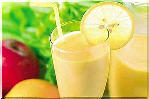 Apple, lemon and grapefruit smoothie for weight loss