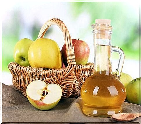 apple and apple cider vinegar