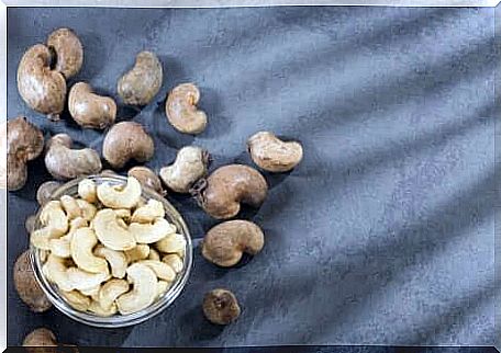 Cashew nuts in the bowl.