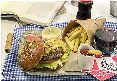 Hamburger, fries and cola