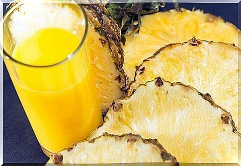 Pineapple among natural draining agents