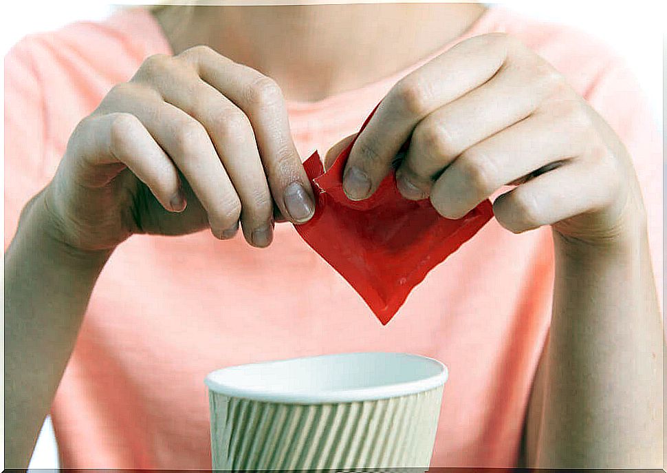 girl pours sugar into the cup