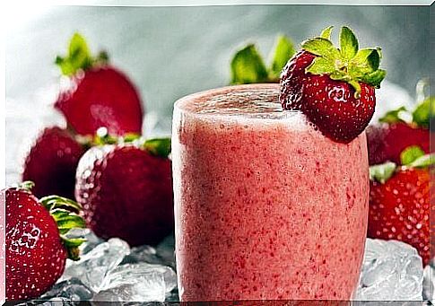 oat and strawberry smoothie