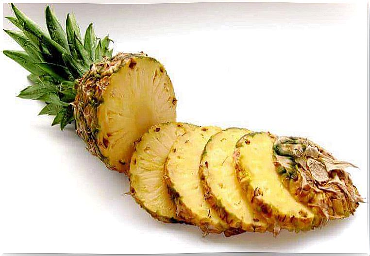 Sliced ​​pineapple joint pain