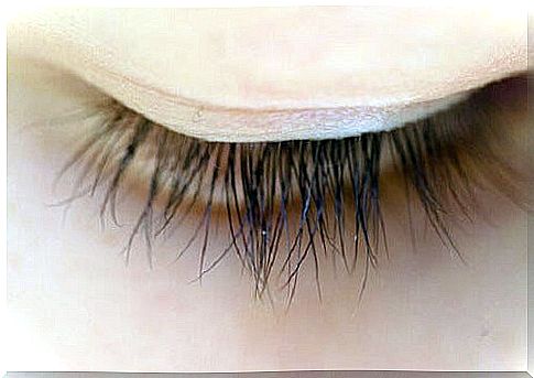 Long and strong eyelashes with natural remedies