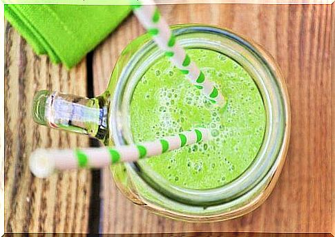 smoothie made with melon and green apple