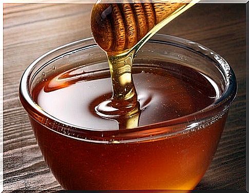 Honey to strengthen the hair 