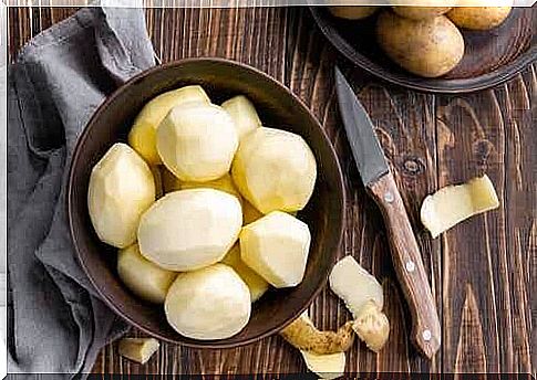 Peeled potatoes in a saucepan.