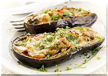 Eggplant stuffed with legumes.