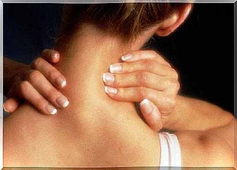 Stiff neck and stress are linked: how to cure it