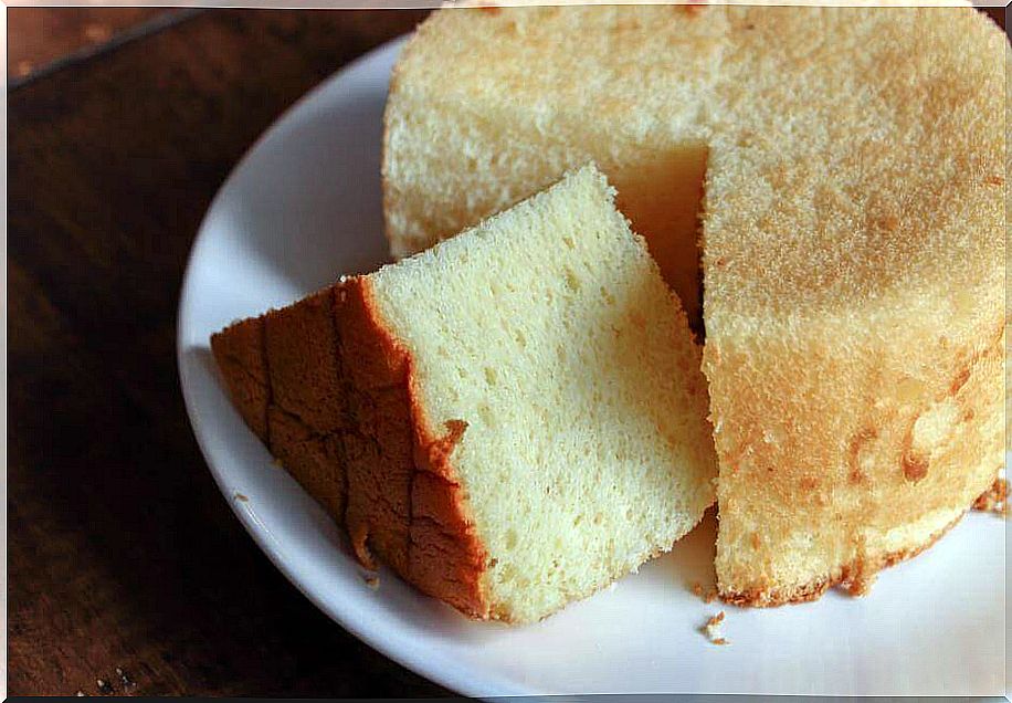 Milk sponge cake