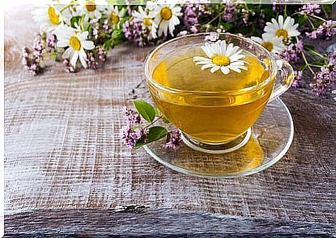 Chamomile tea to treat abdominal swelling.