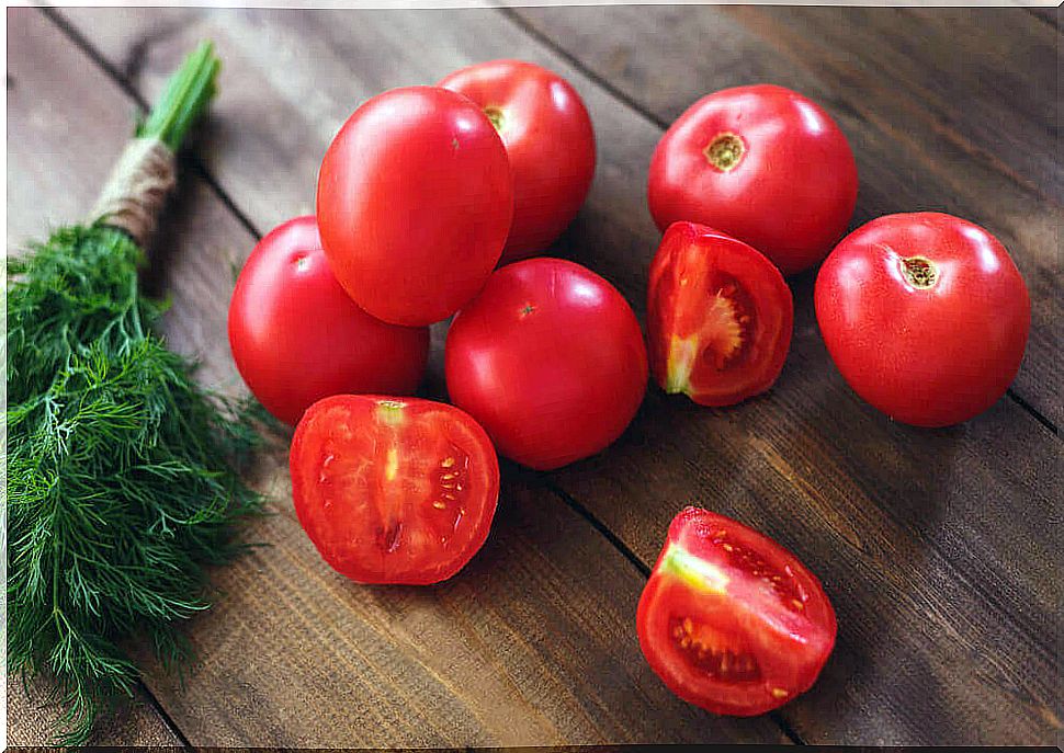 Use of tomato to lower high blood pressure